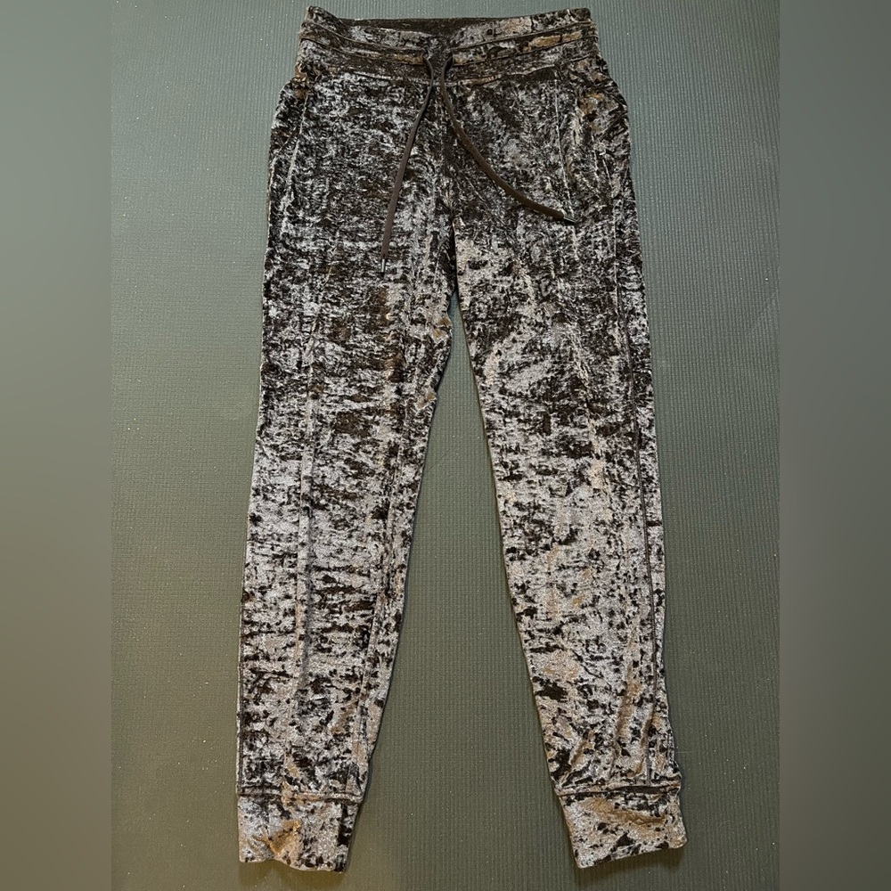 lululemon ready to rulu crushed velvet special edition, French press, size 8